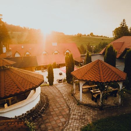 Q Resort And Spa Săcele Exterior foto